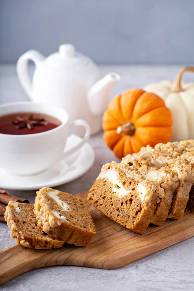 Pompoen brood of cake met roomkaas — Stockfoto