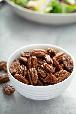 Karamelize veya şekerlenmiş pekan