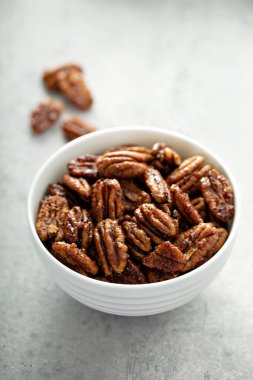Karamelize veya şekerlenmiş pekan