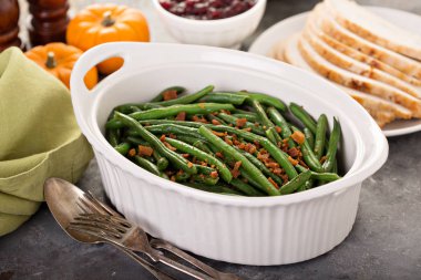 Şükran günü veya Noel masasında yeşil fasulye