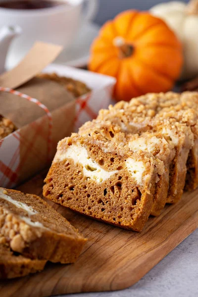 Pompoen brood of cake met roomkaas — Stockfoto