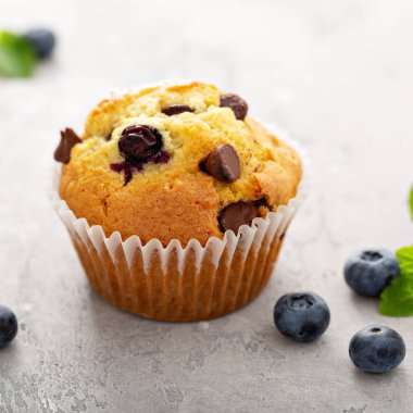 Çikolatalı ve yaban mersinli kekler