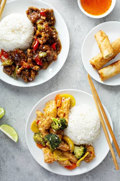Čínské jídlo na stole — Stock fotografie