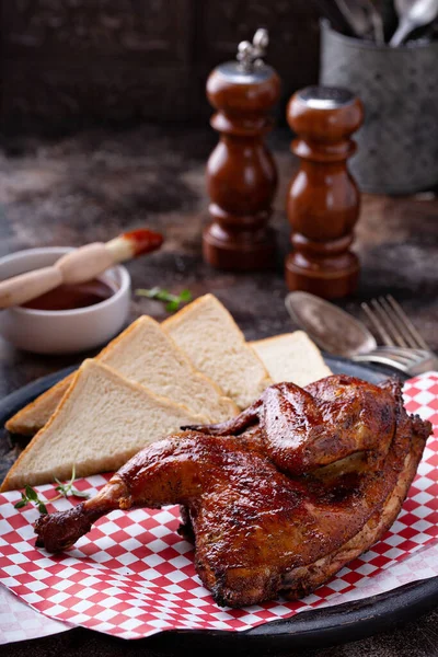 Uzený bbq napůl kuře — Stock fotografie