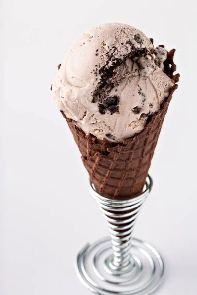 Bolachas e sorvete de creme cone — Fotografia de Stock