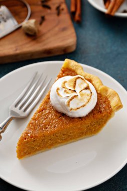 Marshmallow soslu tatlı patates turtası