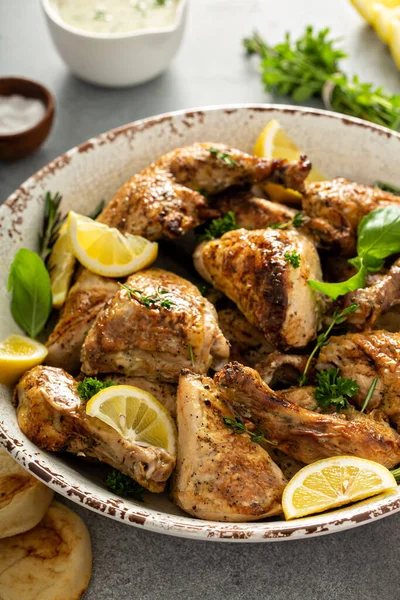 Lemon herbed garlic chicken — Stock Photo, Image