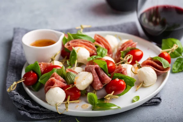 Aperitivo antipasto pinchos — Foto de Stock