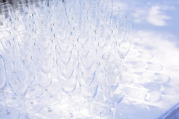 Set Bicchieri Sul Tavolo Ristorante Prima Della Festa — Foto Stock