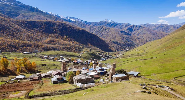 Ushguli Köyü Ile Tipik Eski Kuleler Unesco Miras Svaneti Bölgesi — Stok fotoğraf
