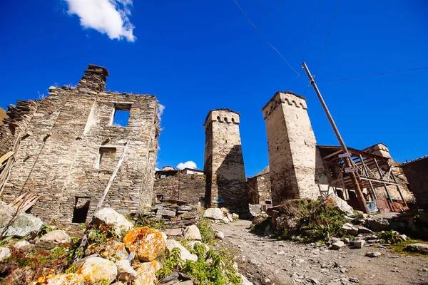 Ushguli 村庄与典型的旧塔楼 联合国教科文组织遗产 上斯瓦涅季亚地区 格鲁吉亚 — 图库照片