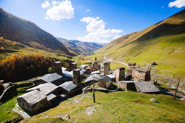 Ushguli Köyü Ile Tipik Eski Kuleler Unesco Miras Svaneti Bölgesi — Stok fotoğraf