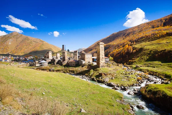 Ushguli Köyü Ile Tipik Eski Kuleler Unesco Miras Svaneti Bölgesi — Stok fotoğraf