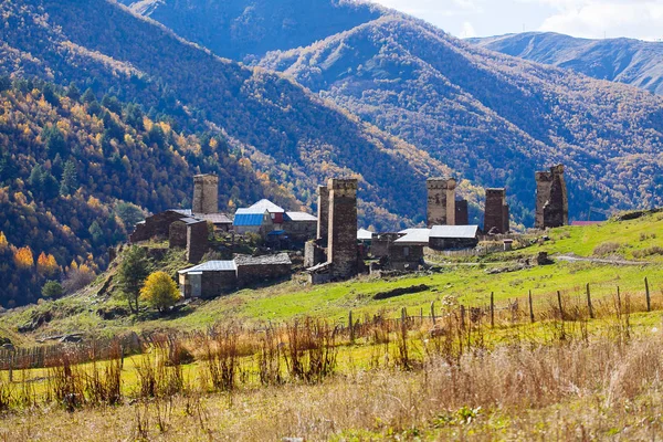 Ushguli Köyü Ile Tipik Eski Kuleler Unesco Miras Svaneti Bölgesi — Stok fotoğraf