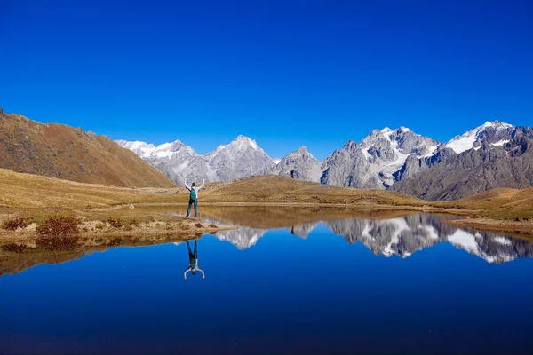 Lifestyle Adventure Success Winner Concept Mountains Outdoor Lake Georgia Country — Stock Photo, Image