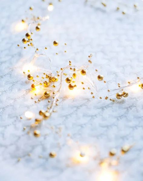 Kerstmis Nieuwjaar Decoratie Lichten Wit Gebreide Achtergrond — Stockfoto