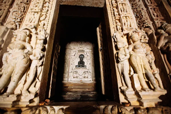 Adinath 耆那寺 公元第十一后期 Chandela 致力于 Adinath 第一的耆那教 Tirthankaras 或先知 印度中央邦荷庙东部 — 图库照片