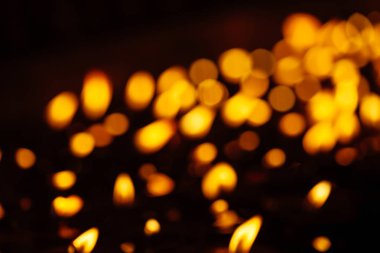 Bokeh efektli bulanık ışıkların soyut arkaplanı