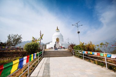 Dünya Barış Pagoda (Shanti Stupa) Ananda tepenin Pokhara, Nepal.
