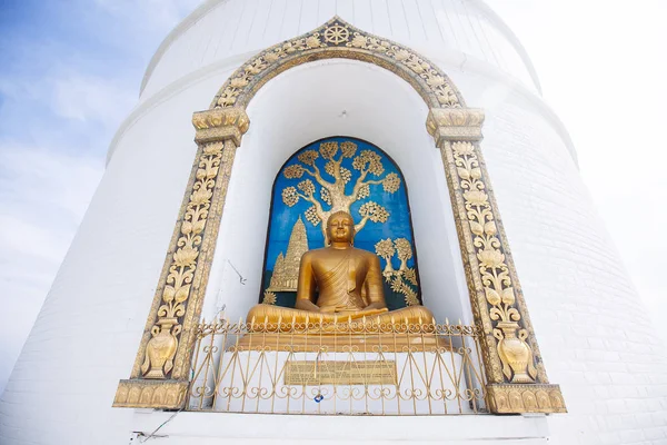 尼泊尔波卡拉阿南达山顶上的世界和平塔 Shanti Stupa — 图库照片