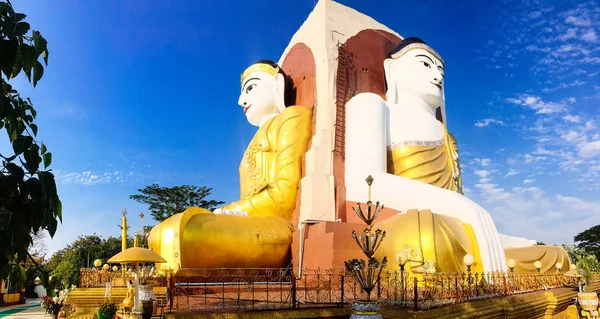 缅甸巴戈市的凯克盘塔由四座巨大的佛像组成 周围环绕着行星柱 小神社和形象之家 — 图库照片
