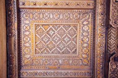 Jaipur şehir Sarayı'nın eski altın kapılar. Rajasthan, Hindistan.