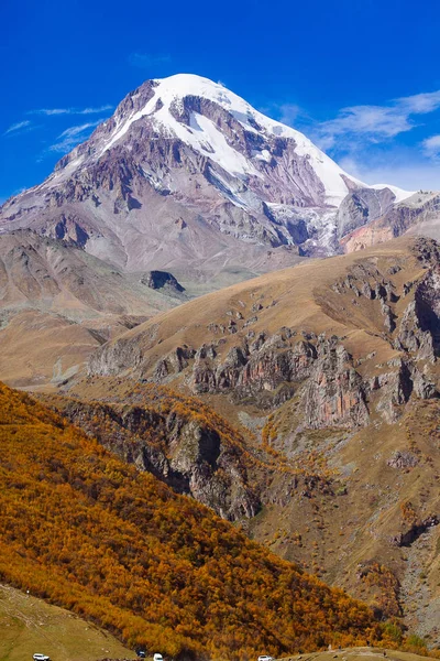 Kavkazské Hory Pohled Zasněžený Vrchol Mount Kazbegi Gruzie — Stock fotografie