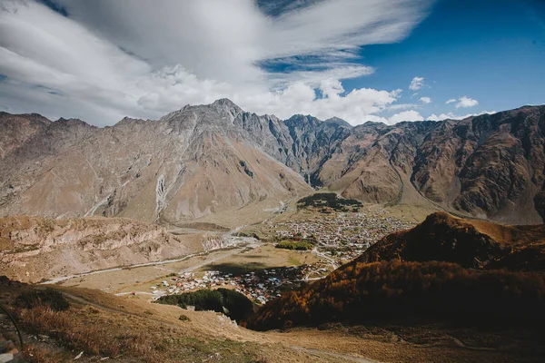 Vista Aérea Ciudad Stepantsminda Las Montañas Del Cáucaso Georgia — Foto de Stock