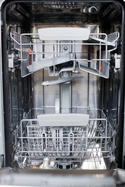 Відкрита Посудомийна Машина Білій Кухні — стокове фото