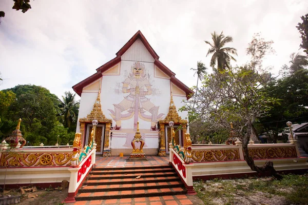 Buddhistiskt tempel i koh Samui, Thailand. — Stockfoto