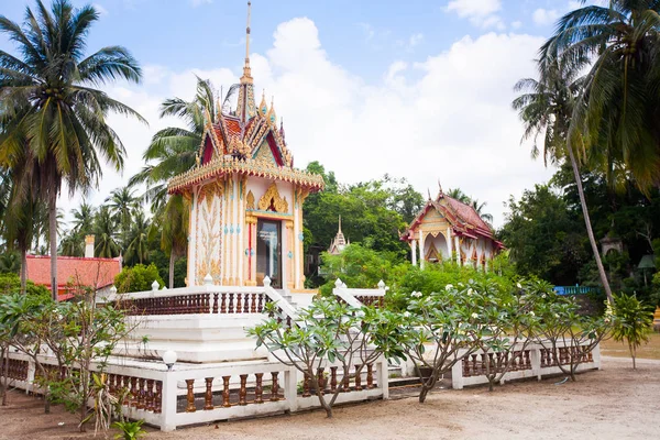 Buddhistiskt tempel i koh Samui, Thailand. — Stockfoto