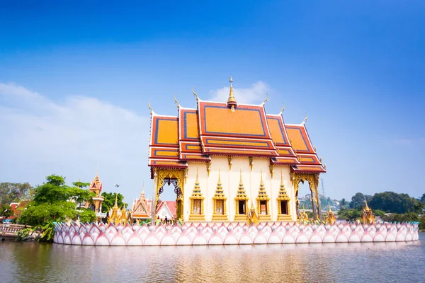 Buddhistiskt tempel i koh Samui, Thailand. — Stockfoto