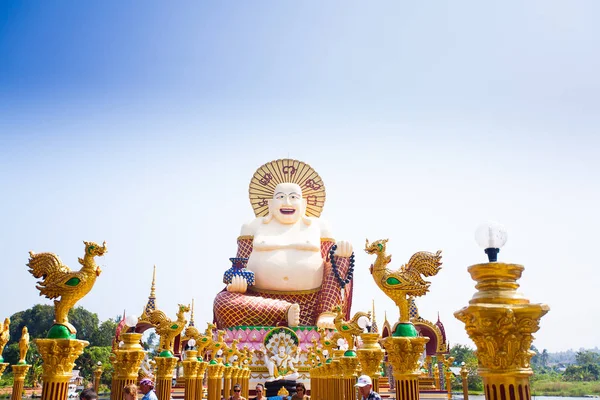 Uśmiechnięty Budda bogactwo pomnik na koh samui, Tajlandia — Zdjęcie stockowe