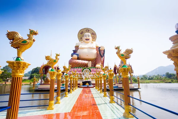 Smějící se buddha socha bohatství na koh samui, Thajsko — Stock fotografie