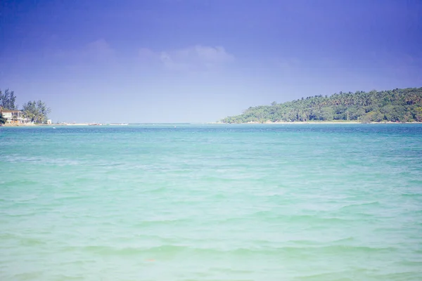 Una vista sul paesaggio tropicale del mare — Foto Stock