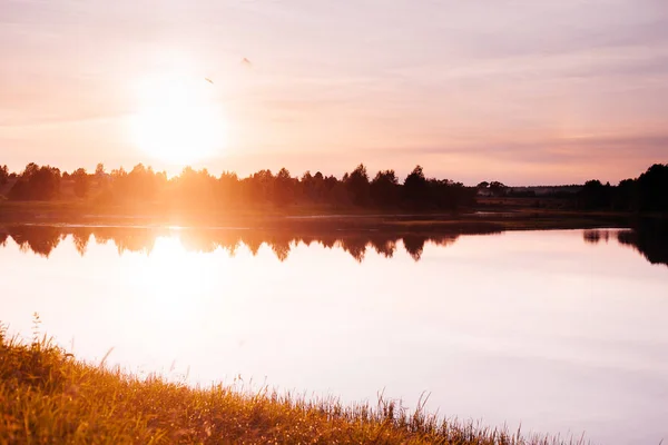 Tramonto sul fiume — Foto Stock