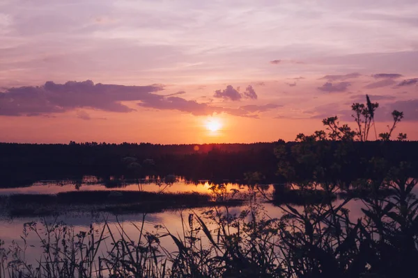 Tramonto sul fiume — Foto Stock