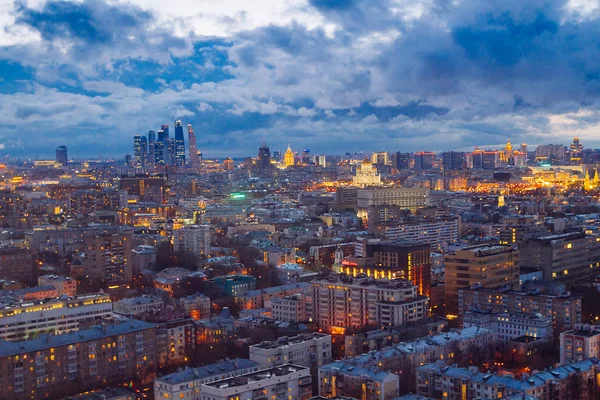 Vista aérea de Moscú por la noche — Foto de Stock