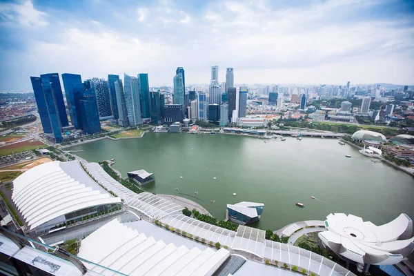 SINGAPORE - JANUARY  20, 2014: Urban landscape of Singapore. Sky — Stock Photo, Image