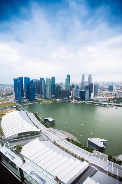 SINGAPUR - 20 de enero de 2014: Paisaje urbano de Singapur. Cielo —  Fotos de Stock