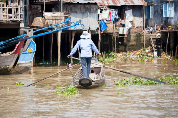 Vietnam - 28. Januar: Boote auf dem schwimmenden Markt am 28. Januar 2014.fam — Stockfoto