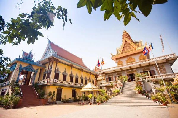 Ounalom templet innehåller ett ögonbryn hår av buddha. Kambodja — Stockfoto