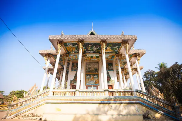 Templet Wat ek phnom nära stadens battambang, cambodia — Stockfoto