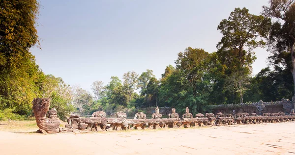 Entrée aux ruines étonnantes du Temple Preah Khan (12ème siècle) dans — Photo