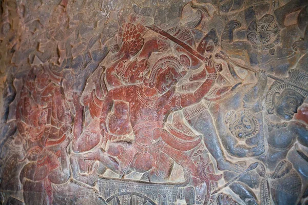 Escultura em pedra, em toda a parede em Angkor Wat . — Fotografia de Stock