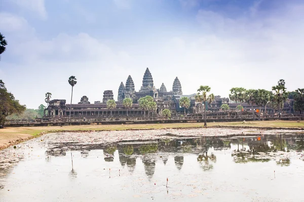 Słynny kompleks świątynny Angkor Wat w pobliżu Siem Reap w Kambodży — Zdjęcie stockowe