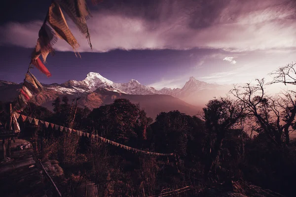 Montañas del área de Annapurna en el Himalaya de Nepal — Foto de Stock