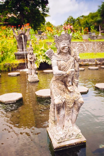 Palácio de águas de Tirtagangga na ilha de Bali, Indonésia — Fotografia de Stock