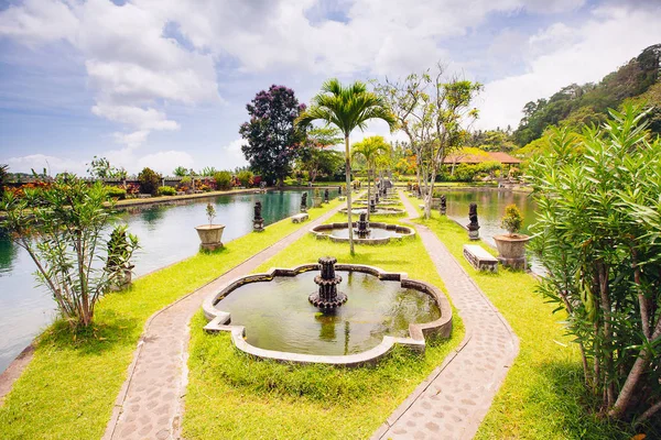 Tirtagangga water palace på ön bali, Indonesien — Stockfoto