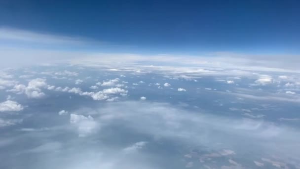 Volo Aereo Volando Sopra Nuvole Vista Dal Finestrino Dell Aereo — Video Stock